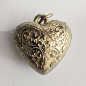 Vintage heart pendant scrolled raised design puffed puffy gold tone valentine